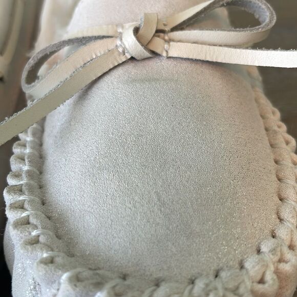 New in Box- Makula California Mock Out Moccasins Women's Size 6 in White Sparkle - Picture 7 of 11